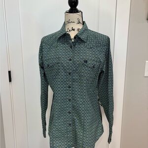 Cinch Women’s Blue and Green Geometric Shirt